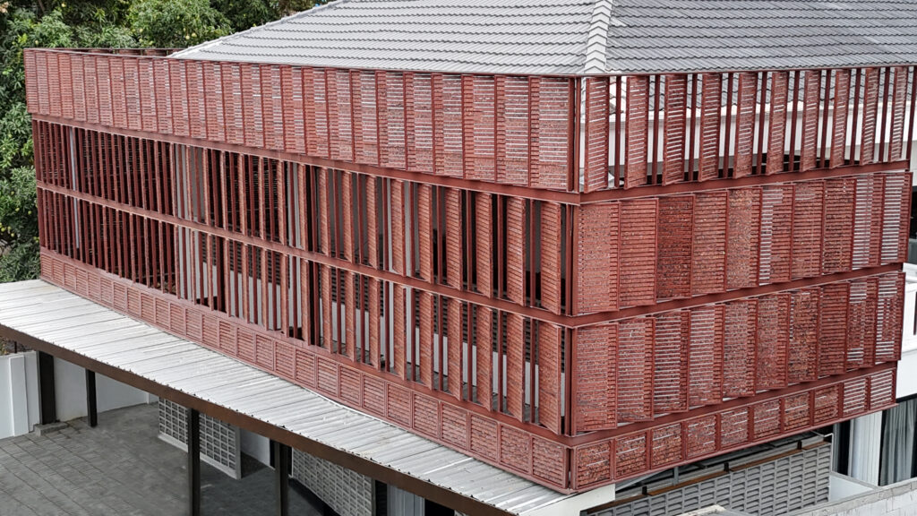 THE SAMIRONO (Facade)